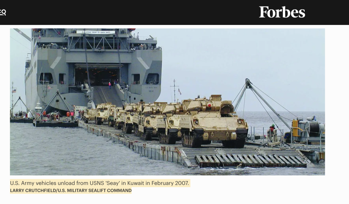 صورة لإنزال مدرعات أمريكية في الكويت عام 2007 وليست من اليمن